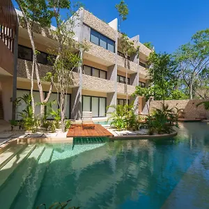 jungle-ph-w-pool-close-to-downtown-beach.quintano-roohotels.com/